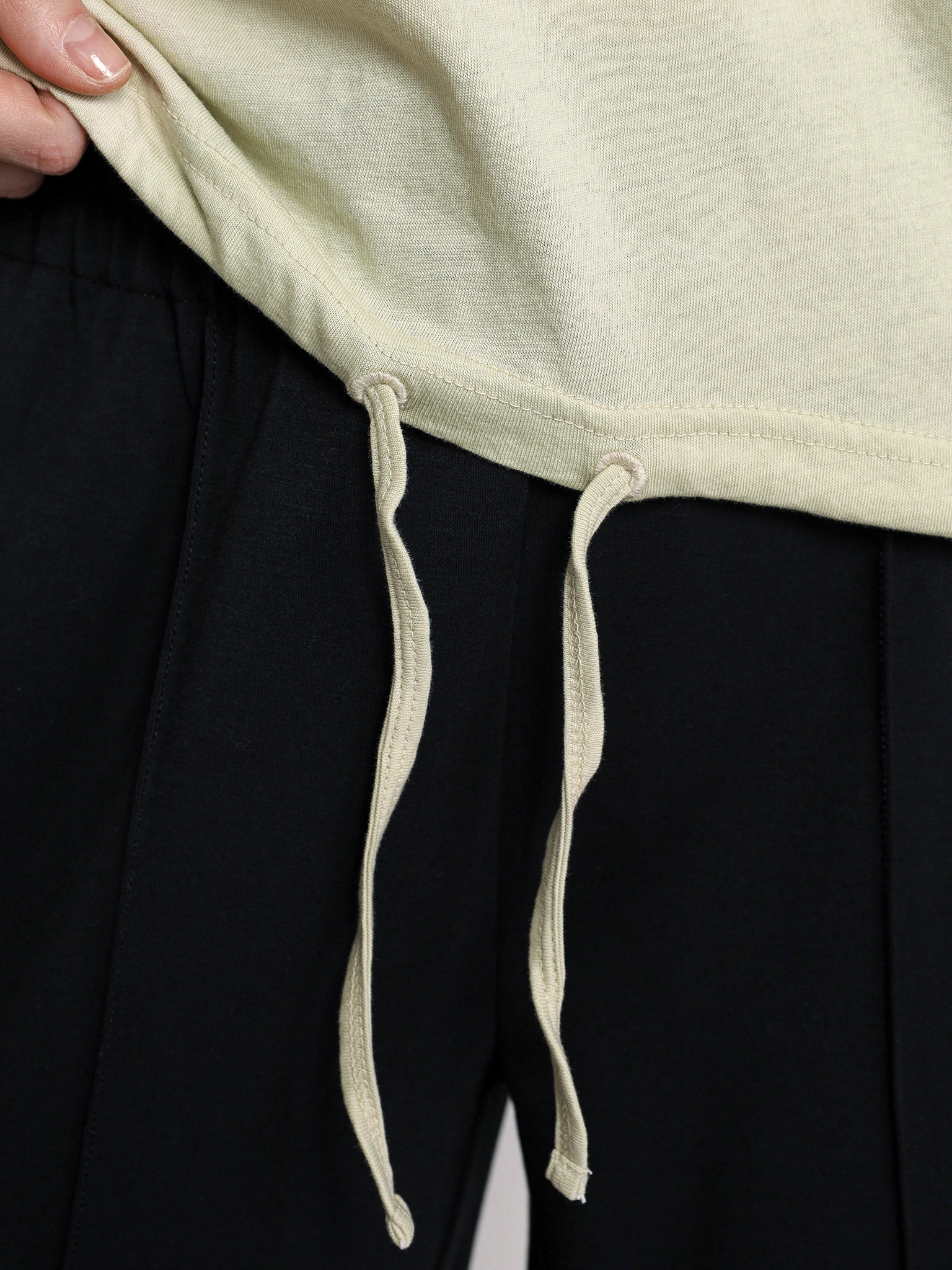 Футболка оливкового цвета из хлопка с капюшоном